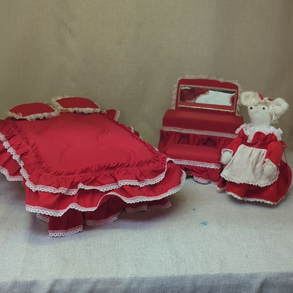 Miniature fancy felt Christmas mouse house bedroom boudoir set